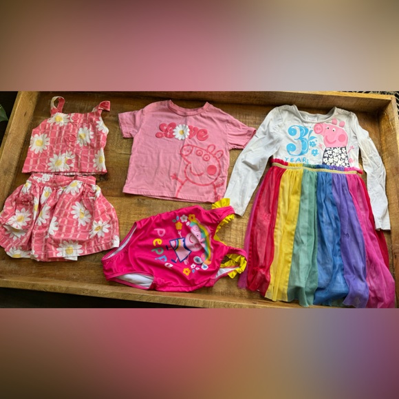 3T Peppa Pig clothes - Picture 1 of 4
